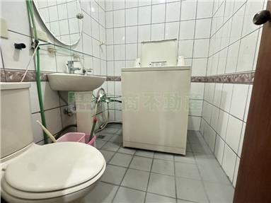 羅東站前精華商圈電梯店住房屋室內格局與周邊環境