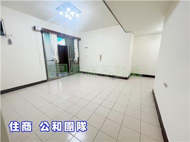 秀山2樓3房大客廳