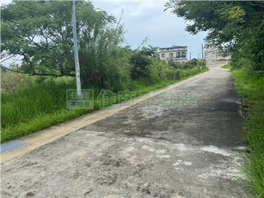 溪邊精美配地房屋室內格局與周邊環境
