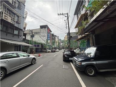 市心三樓屋況佳房屋室內格局與周邊環境