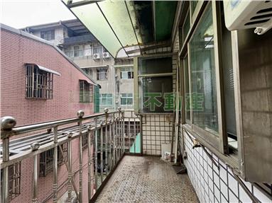 市心三樓屋況佳房屋室內格局與周邊環境