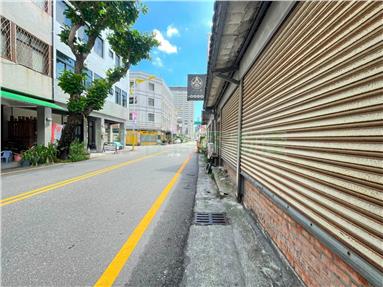 黃金市區商一建地房屋室內格局與周邊環境