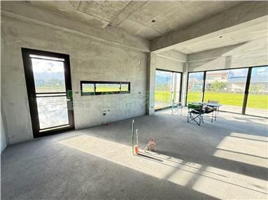 礁溪挑高清水模景觀大器庭院農舍房屋室內格局與周邊環境