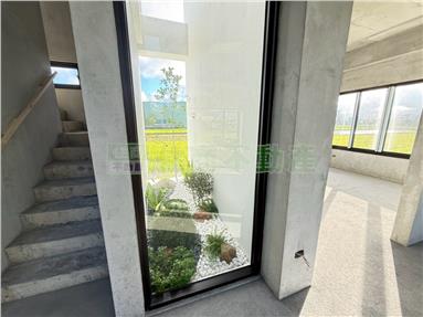 礁溪挑高清水模景觀大器庭院農舍房屋室內格局與周邊環境