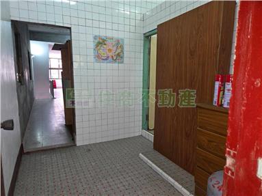 七堵泰安路透天厝(門口可停車)房屋室內格局與周邊環境