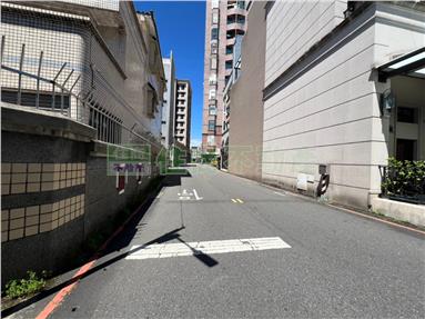 羅東國中邊間透天有車位店面房屋室內格局與周邊環境