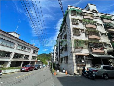 新加坡邊間一樓可停三台車房屋室內格局與周邊環境