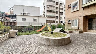 A2202大面寬花園住店房屋室內格局與周邊環境