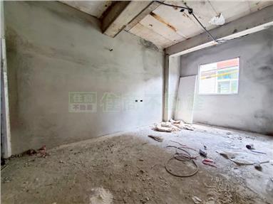 近龍潭大池毛胚自建透天房屋室內格局與周邊環境