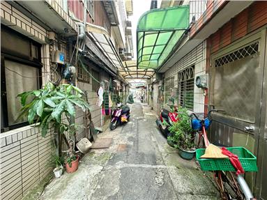古華花園旁整新透天房屋室內格局與周邊環境
