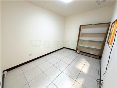 新明國中旁三房車房屋室內格局與周邊環境