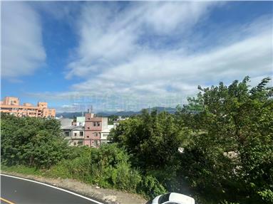 逸園邊間整新大地坪透天房屋室內格局與周邊環境