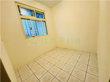 茶專路整新透天房屋室內格局與周邊環境