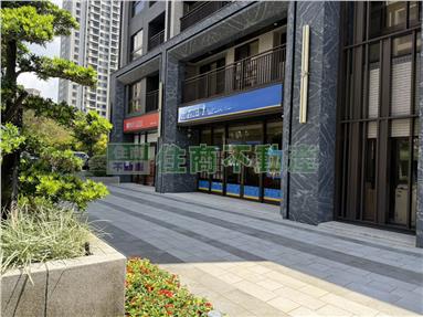 青埔A18超大面寬金店面房屋室內格局與周邊環境