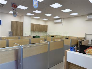 青埔A18超大面寬金店面房屋室內格局與周邊環境