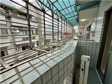 華勛白金新宮六樓美裝潢三房房屋室內格局與周邊環境