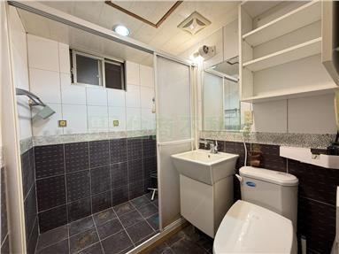 荷蘭村C區面中庭四改三房房屋室內格局與周邊環境