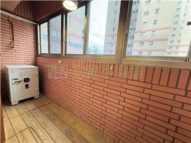 荷蘭村C區面中庭四改三房房屋室內格局與周邊環境