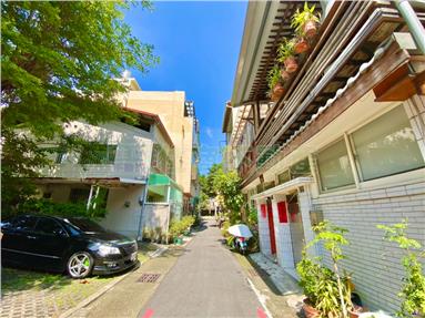??黎明新村有前院透天房屋室內格局與周邊環境