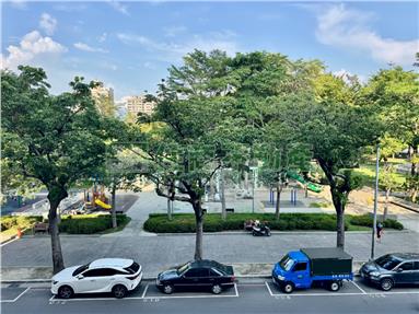 ㊣東興路8米面寬透店面豐富公園房屋室內格局與周邊環境