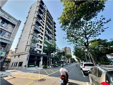 ㊣東興路8米面寬透店面豐富公園房屋室內格局與周邊環境