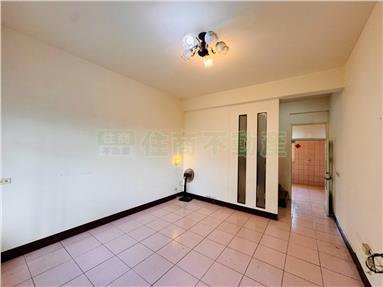 名間國小旁大面寬邊間透天房屋室內格局與周邊環境
