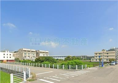 梧棲雙面臨路角建地房屋室內格局與周邊環境