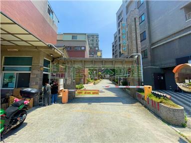 沙鹿新光田特區大三房+車位房屋室內格局與周邊環境