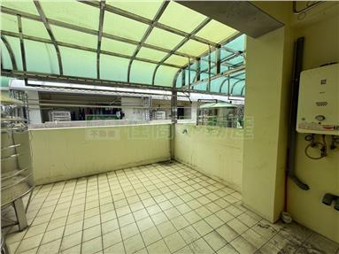 大里瑞城國小旁車庫震後美墅房屋室內格局與周邊環境