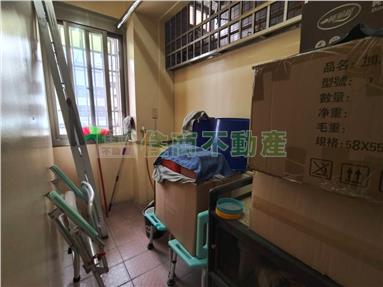 震後透天5房孝親房可停車房屋室內格局與周邊環境