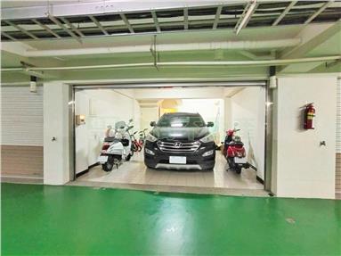東英公園震後地下車庫別墅房屋室內格局與周邊環境