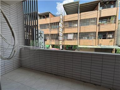 太平新高俗透天店面房屋室內格局與周邊環境