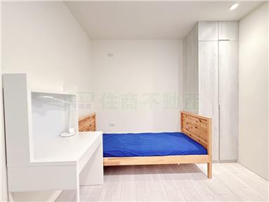 觀市政前棟朝南次頂樓精裝雙平車房屋室內格局與周邊環境