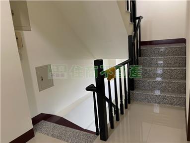 溪湖近二溪路輕屋齡別墅房屋室內格局與周邊環境