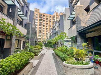 鼎泰33行館輕屋齡五房雙車別墅房屋室內格局與周邊環境