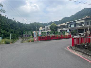 中興鼎峻山莊後山農牧地房屋室內格局與周邊環境