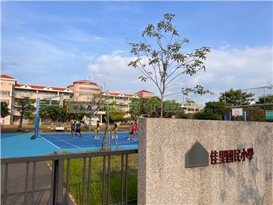黃昏市場旁透天房屋室內格局與周邊環境