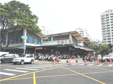 五塊厝捷運站 邊間透天房屋室內格局與周邊環境