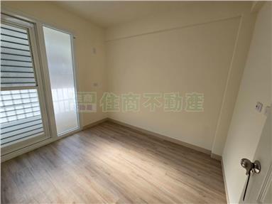 文華國小旁全新整理公寓三樓房屋室內格局與周邊環境