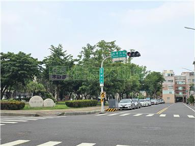 近公園大面寬朝南孝親房雙車墅房屋室內格局與周邊環境