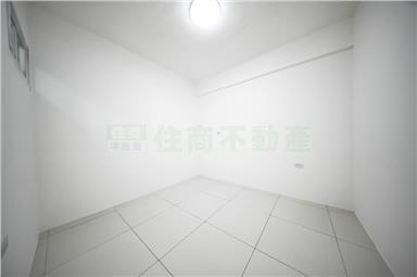可停車翻新公寓一樓房屋室內格局與周邊環境