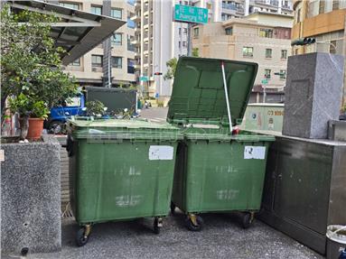 近高醫及家樂福精緻收租美麗套房房屋室內格局與周邊環境