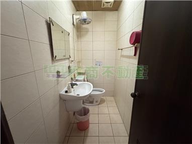 仁雄寶雅旁邊間地30坪透店房屋室內格局與周邊環境