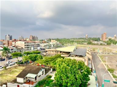 嘉義中正路獨院電梯店住房屋室內格局與周邊環境