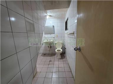 民雄近興中國小大面寬透天房屋室內格局與周邊環境