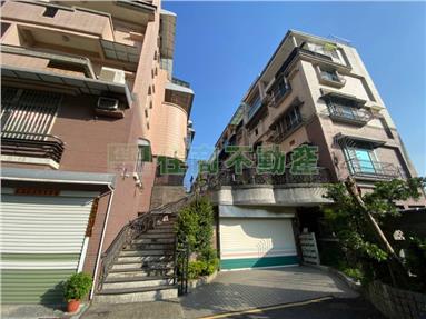 鳳山青年國中花園車庫透天房屋室內格局與周邊環境