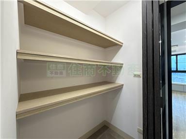 文化一品次頂樓雙平車房屋室內格局與周邊環境