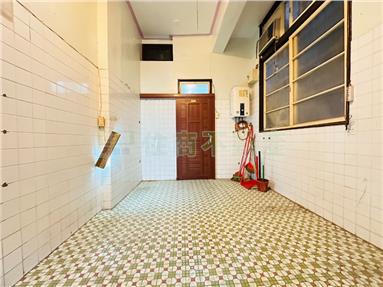 市中心成功路商業店面房屋室內格局與周邊環境