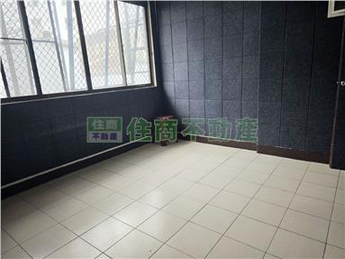 東區核心商圈富農街店住房屋室內格局與周邊環境