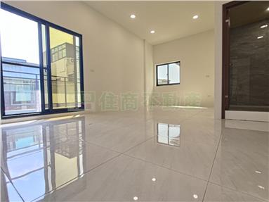 理想社區大面寬車墅房屋室內格局與周邊環境